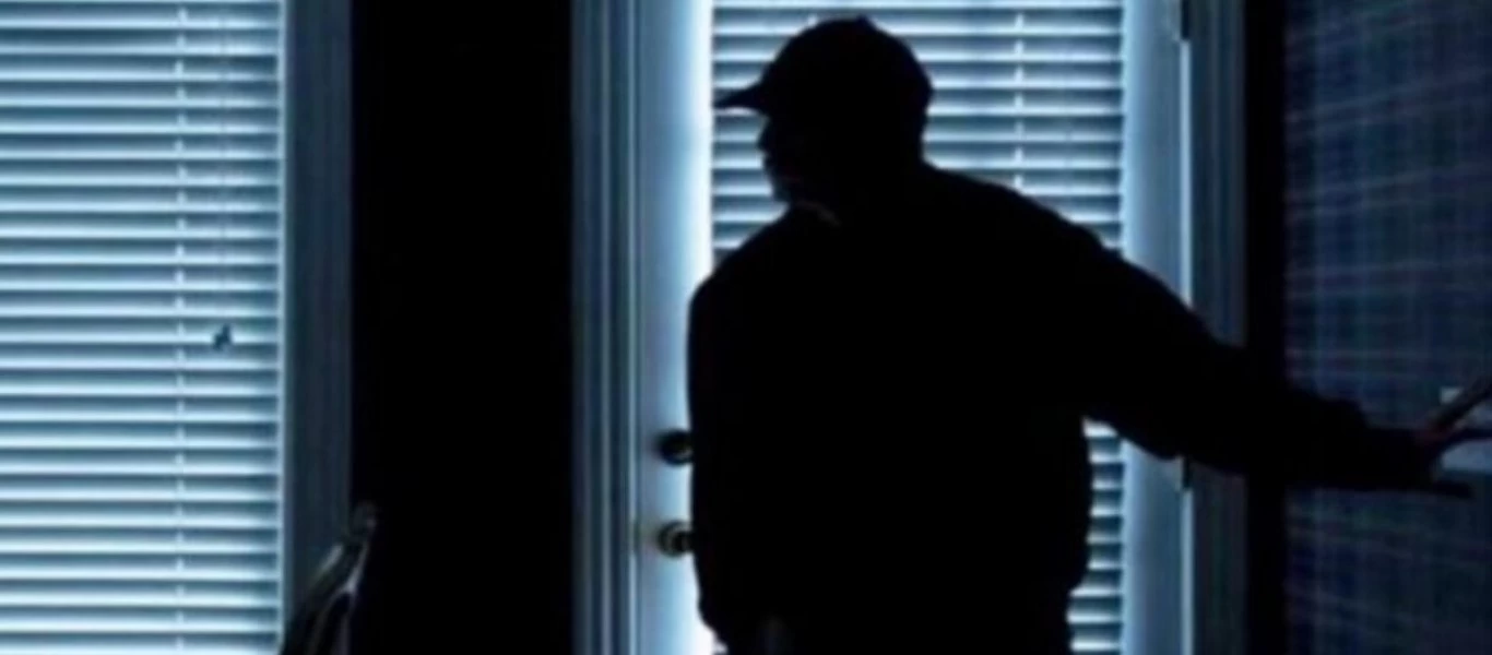 Μπήκε για διάρρηξη αλλά τελικά προτίμησε να δει πορνό - Τον συνέλαβε η αστυνομία
